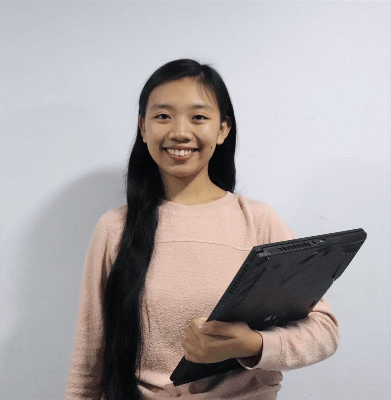 Arianne, Apo VA virtual assistant for graphic design and social media