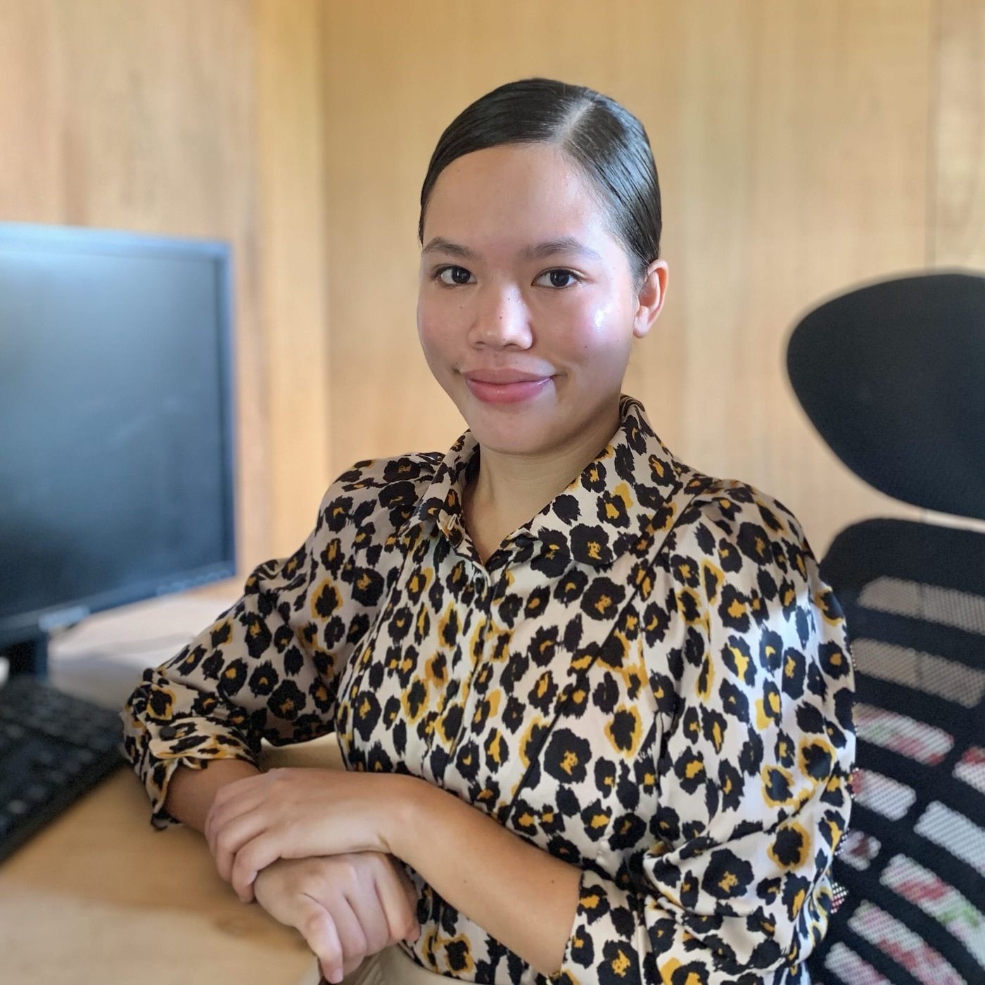 Dayna, Apo VA virtual assistant for graphic design and admin support